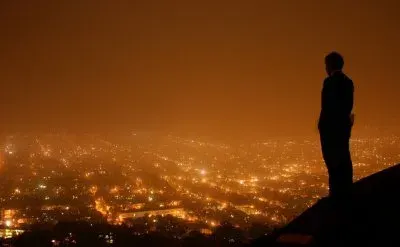 В шуме вечернего города…