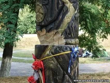 ПОВРЕЖДЕНИЕ СТАТУИ ПЕРУНА В КИЕВЕ