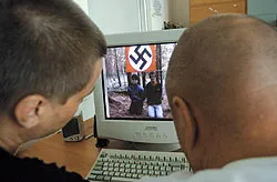 Засекреченные эксперты начнут искать экстремизм в словах и текстах