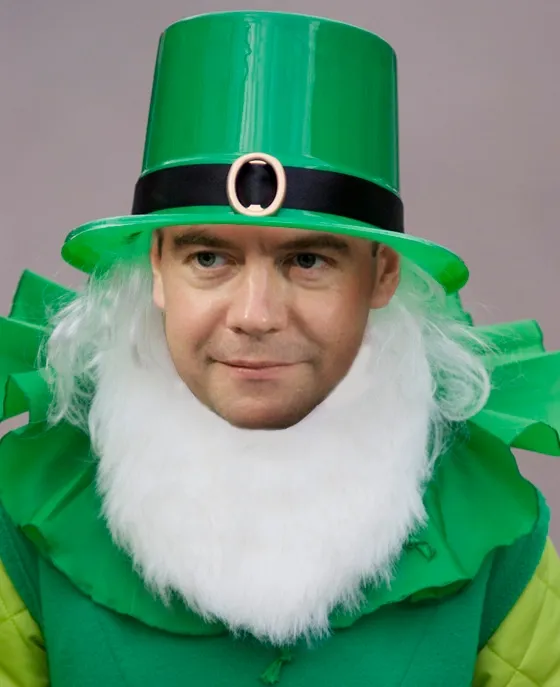 В день приезда Дмитрия Медведева убрали афишу спектакля «Ждем тебя, веселый гном»