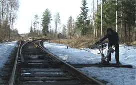 Весна. Стрелки для России переведены на…