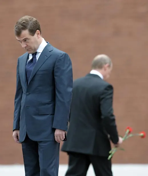 Все думали, что Медведев всего лишь поиграется в iPod, запостит наблюдения в Twitter и уйдёт…