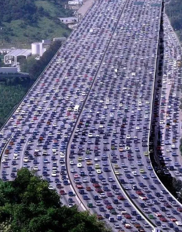 С КАВКАЗА ДВИЖЕТСЯ ПОТОК АВТО ПРИИМУЩЕСТВЕННО С ЧЕЧЕНСКИМИ И ДАГЕСТАНСКИМИ НОМЕРАМИ