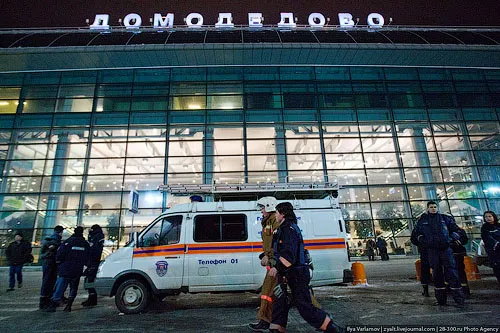 Теракт в Домодедово: первые версии и мнения