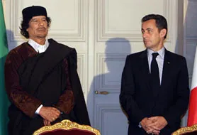 За тысячелетия на планете сложились два чуждых мира. Генетически чуждых