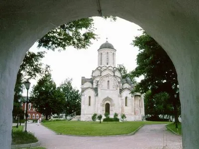 Патриарх разрешил открыть в Храме кабак...и тут же в тихую вывозят иконы из музея А.Рублёва.