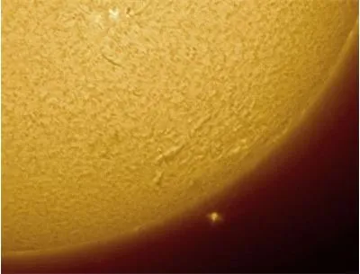 От Солнца отделился огненный шар размером с Землю