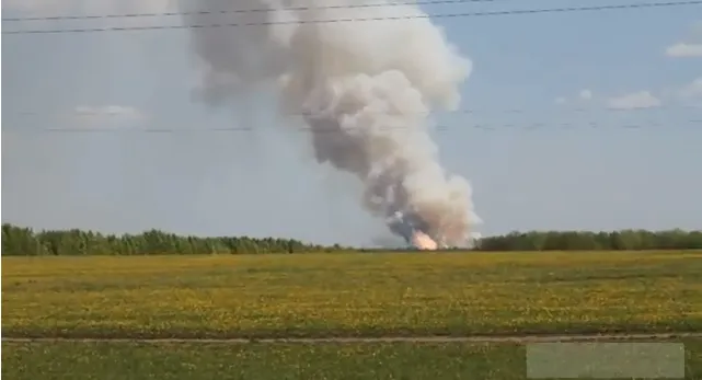 Башкирия, в нескольких километрах от поселка Урман горят военные склады 26.05.2011 г., 13:57
