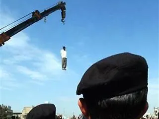 В Иране публично повесили педофилов