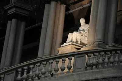 Кому у нас ставят Памятники? Кого нам предлагают в ГЕРОИ? Банкир Штиглиц.