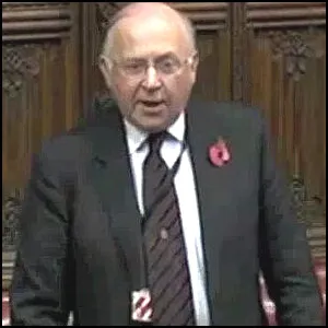 Финансовая мафия скупает целые страны!