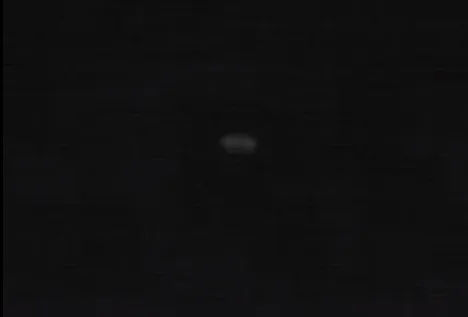 2 Августа 2011. Антарктическая станция Neumayer, 2 августа 2011 - Множество НЛО и здесь поработали "черные квадраты"...