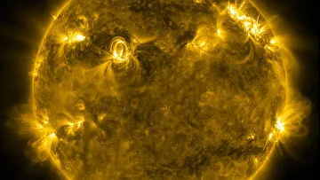 Мощная вспышка вызвала цунами на Солнце.