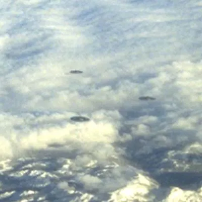 НЛО появляются и сражаются друг с другом