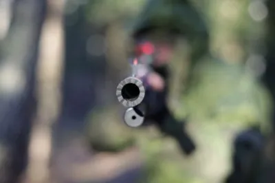 Чем дальше в лес, тем толще партизаны :)