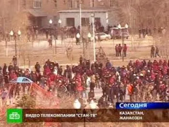 Более тысячи нефтяников вышли на площадь в Актау