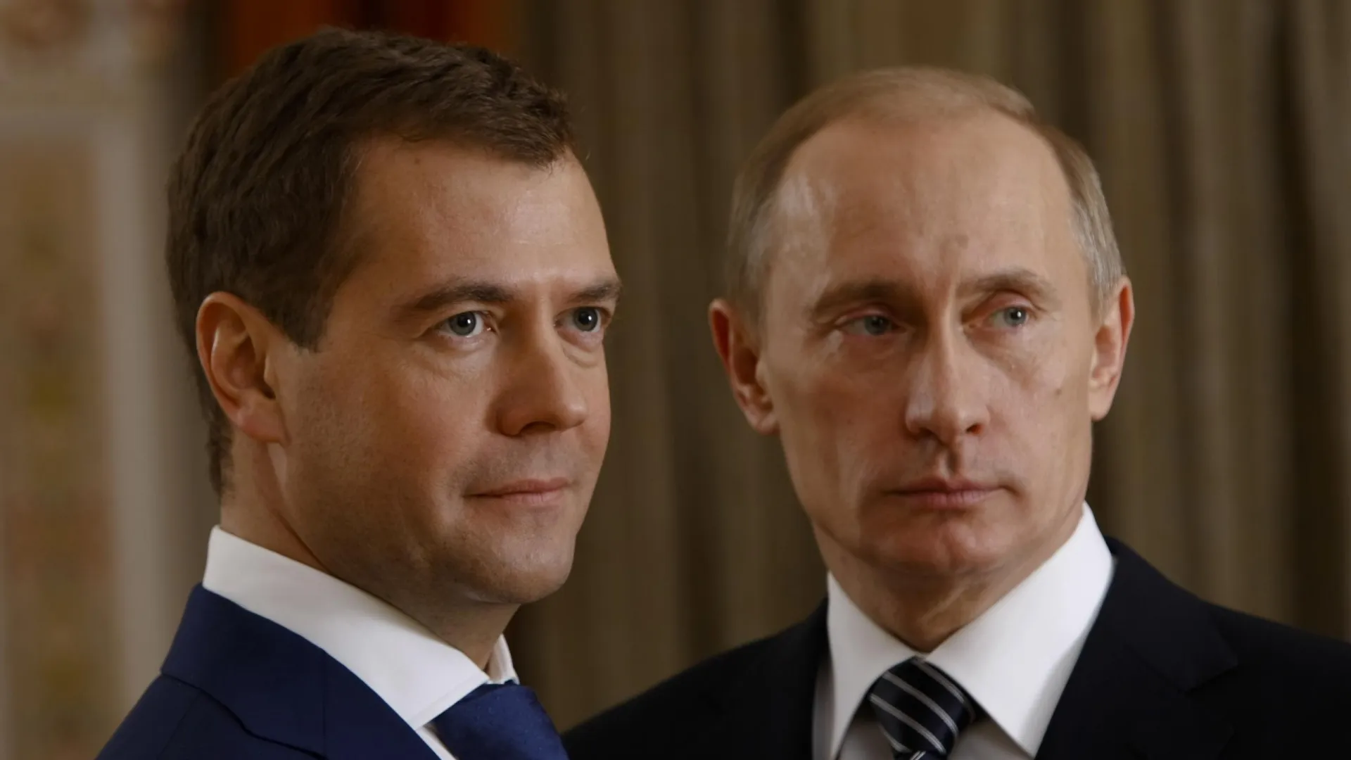 Путин и Медведев утерли нос