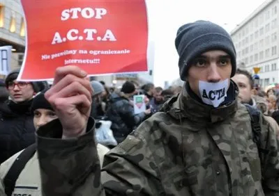 Чиновники стран Евросоюза подписали соглашение ACTA, которое вводит тотальный контроль пользователей интернета