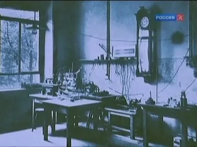 Жизнь замечательных идей. Лучи, не знающие преград (2012) SATRip