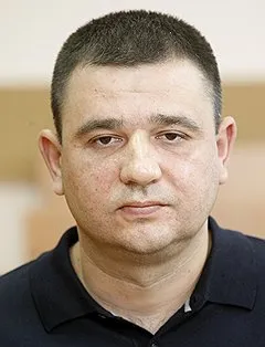 крепко защищает "единая РФ" своих членов