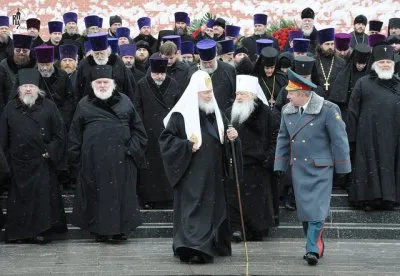 Попы выгнали людей из собственного дома