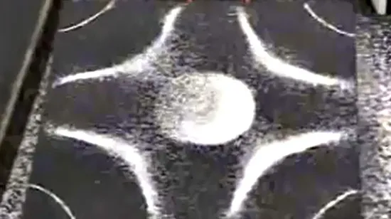 Влияние звука на песок