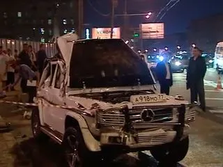 Иеромонах РПЦ за рулем внедорожника Mercedes Gelandewagen задавил двух человек на Кутузовском проспекте. (Видео)