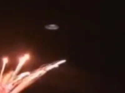 Во время открытия Олимпийских игр в Лондоне,в объектив камер попал НЛО