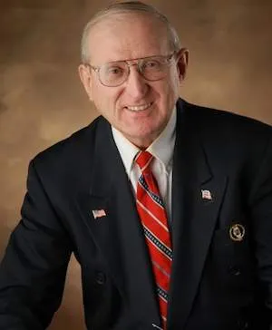 Кандидат в Конгресс США заявляет: "Холокоста не было!"