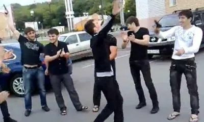 Более 100 иммигрантов атаковали столичных полицейских