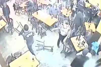 "Чеченская Невинность". Чеченцы устроили массовое избиение посетителей кафе в Кемерово. 13.10.2012 - дополнено подробностями происшествия.