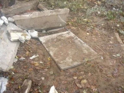 Уничтожение 12.10.2012 в г.Нелидово памятника героически павших бойцов Советской Армии