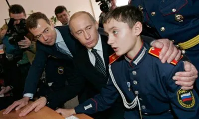 Кремлевский чикатило, президент России педофил!