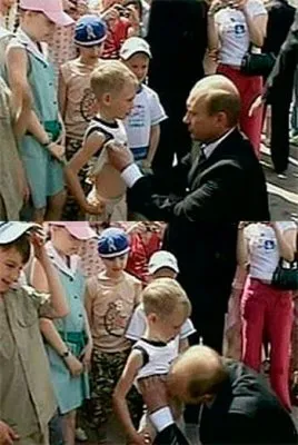 Кремлевский чикатило, президент России педофил!