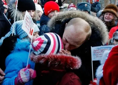 Кремлевский чикатило, президент России педофил!