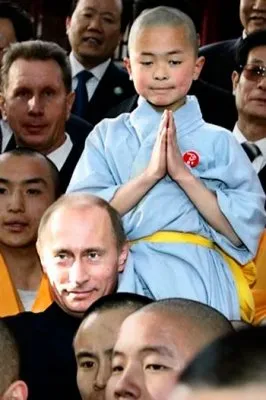 Кремлевский чикатило, президент России педофил!