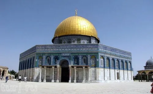 ЮРТЫ  НА  БАЗИЛИКАХ как символ власти кочевников над земледельцами