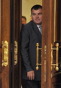 Анатолий Сердюков назначен советником главы "Ростехнологий"