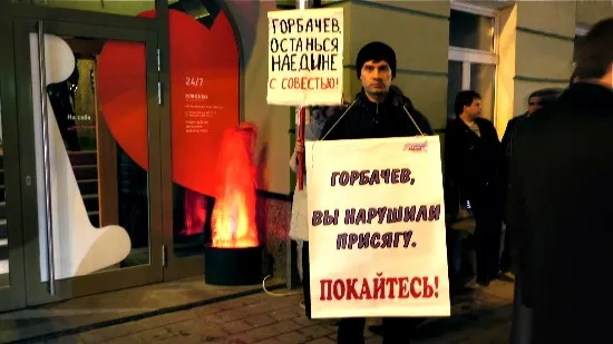 Горбачев не хочет отвечать - видео