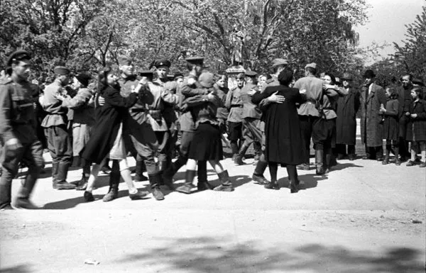 Честное и Славное лицо Русского воина в Европе во Вторую Мировую Войну.