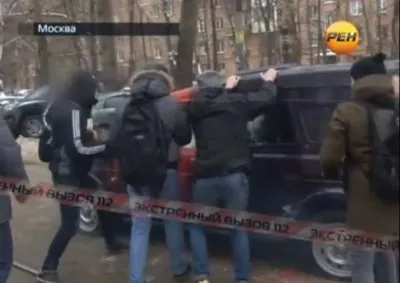 Кавказские охранники наркоточки напали на корреспондента РЕН ТВ