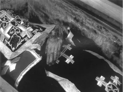 «Мощи» в мавзолее. Тема НЛО