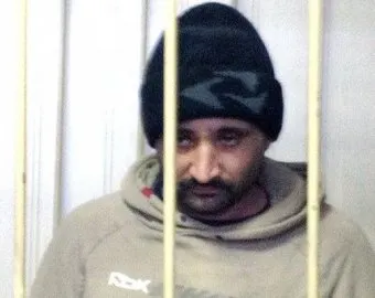 Дворник-узбек, сломавший челюсть русскому мальчику, покрывается еврейкой из полиции