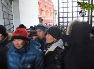 Пьяные азиатские орды отпраздновали новый 2013 год змеи в Москве и России