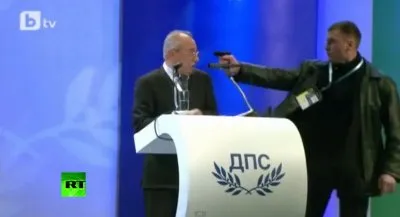 В Болгарии в прямом эфире произошло покушение на мусульманского политика (Обновлено)