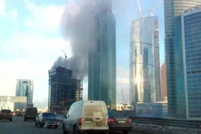В "Москва-Сити" загорелась башня "ОКО"