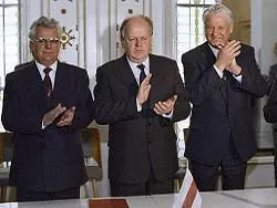 Беловежское соглашение о распаде СССР уничтожил один из участников сговора?