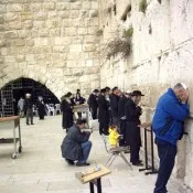 Кому молятся «люди в чёрном» или «духовные скрепы»