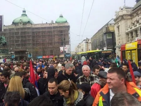 Протест Сербов объявленной правительством сдаче Косово