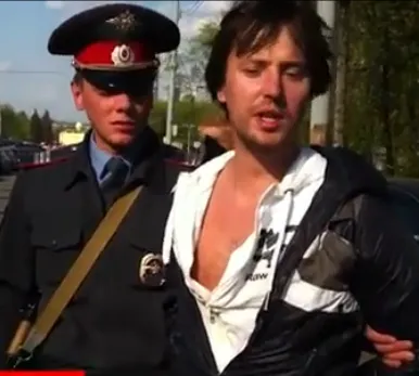 ЕВРЕИ НЕ ПЬЮТ? ПЬЯНЫЙ(!) певец(?) Витас угрожал сбитой им девушке пистолетом! ДОПОЛНЕНО.